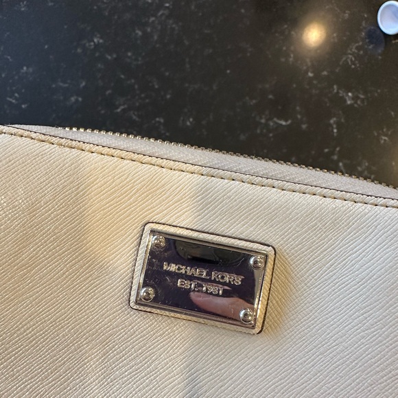 Michael Kors Cream Wallet with Strap - Picture 4 of 5